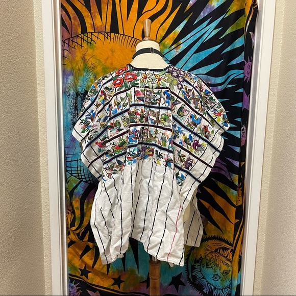 π Embroidered lovely bird flower top - Picture 5 of 13